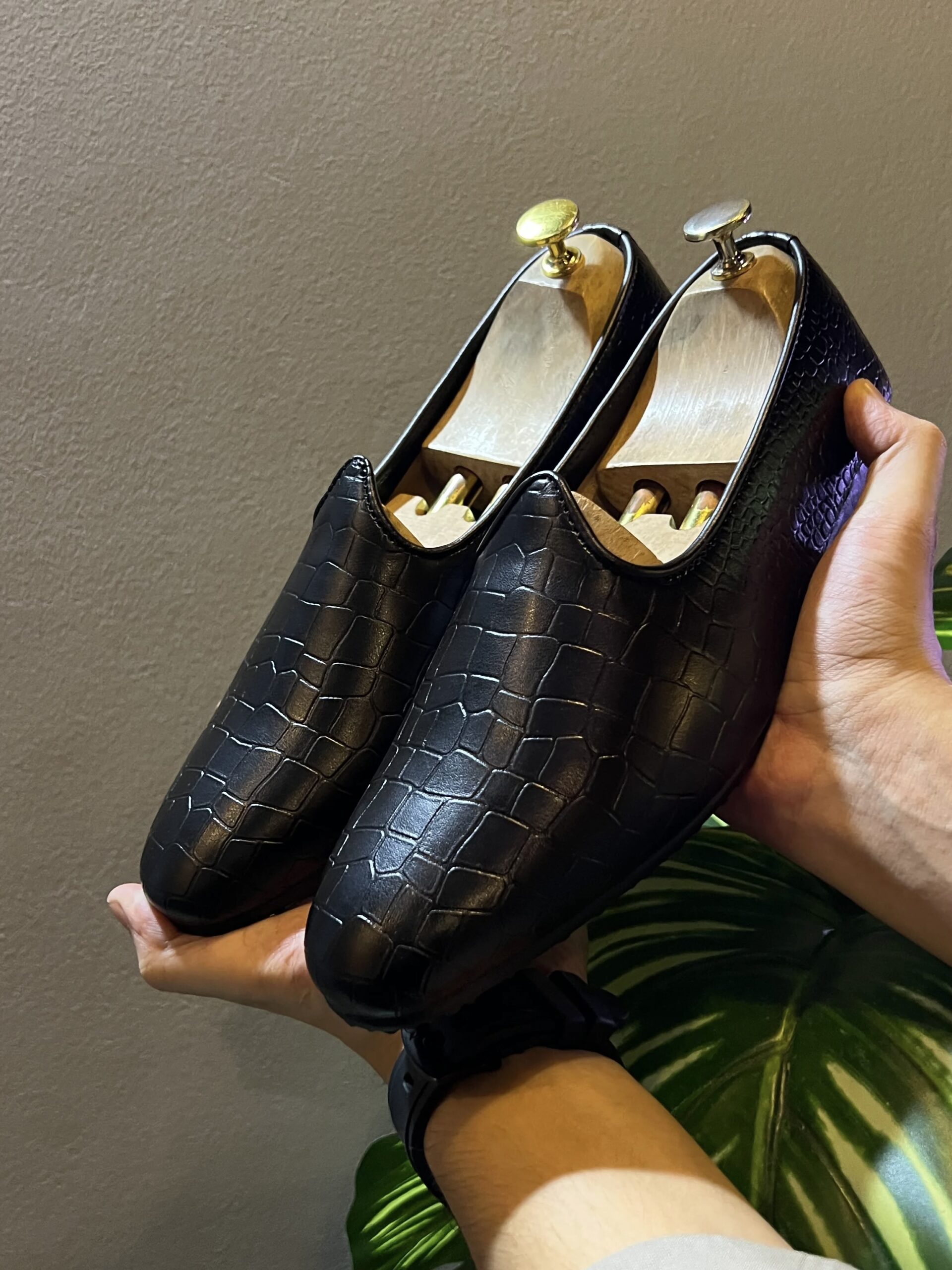 Crocodile Black Moojari Tassel - Image 3