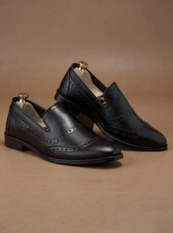 BLACK Shaded Oxford Tassel